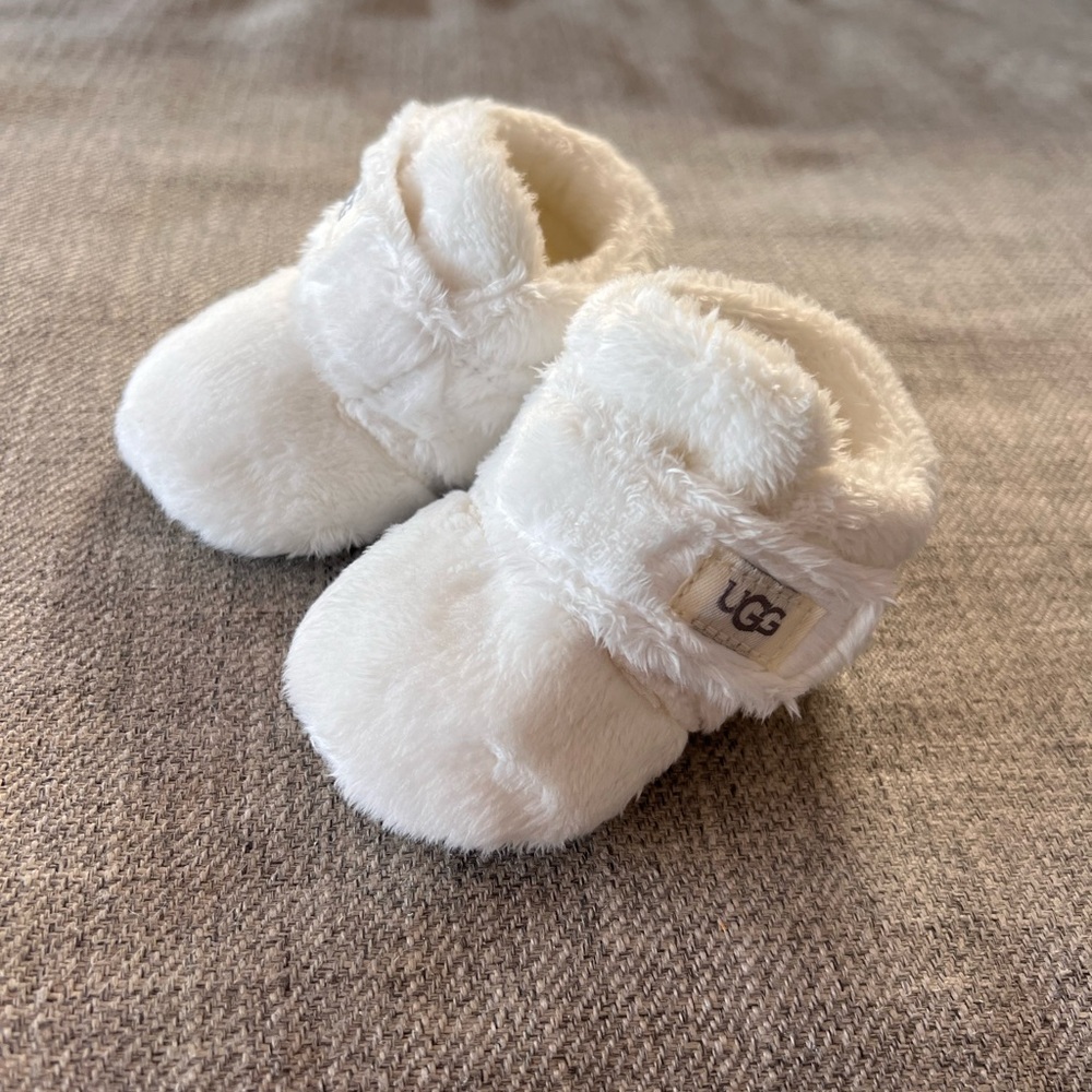 UGG Baby Bixbee Booties in White 0/1